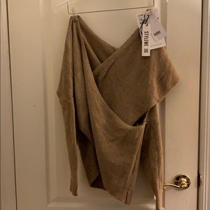 Never worn, with tags H-line Knitted Sweater
